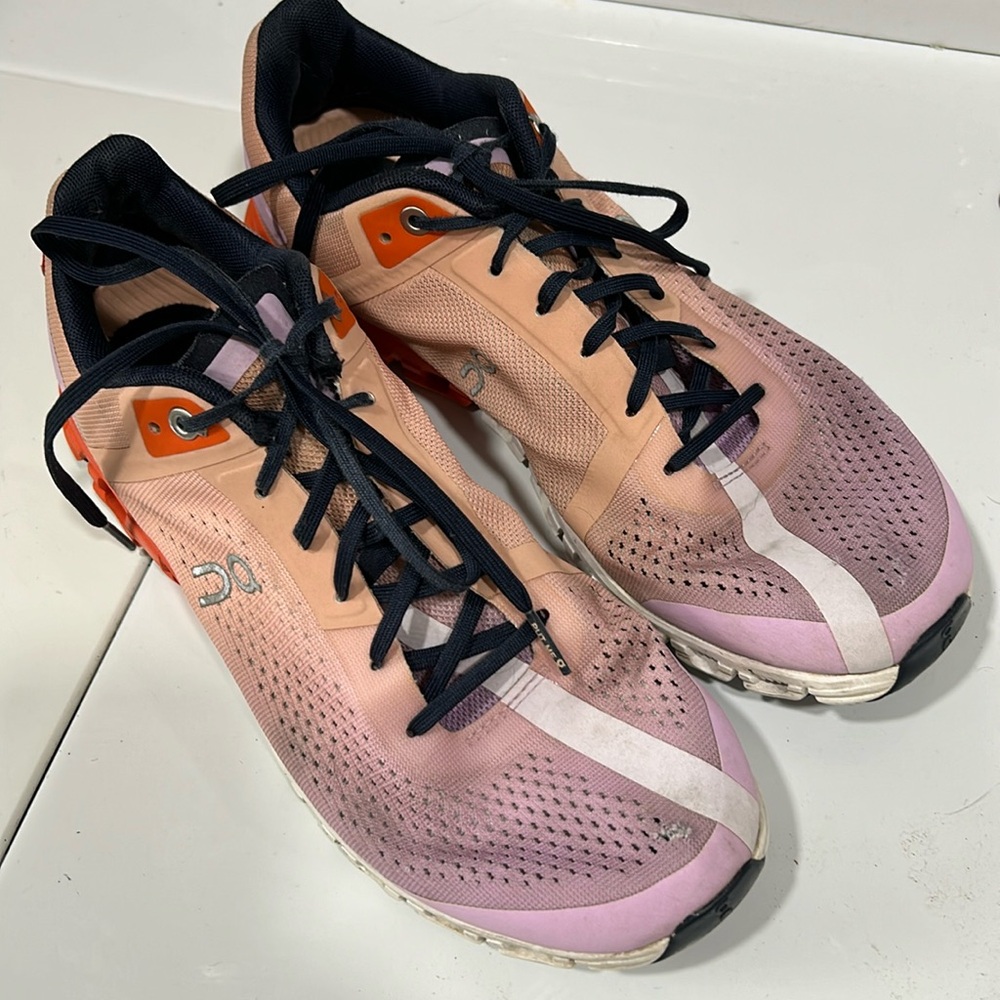 ON RUNNING CLOUD SNEAKERS